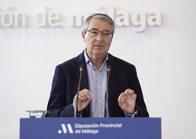 El presidente de la Diputación de Málaga Francisco Salado ha visitado este martes algunos de los municipios más afectados junto a sus alcaldes, como es el caso de Álora, Pizarra o Valle de Abdalajís.