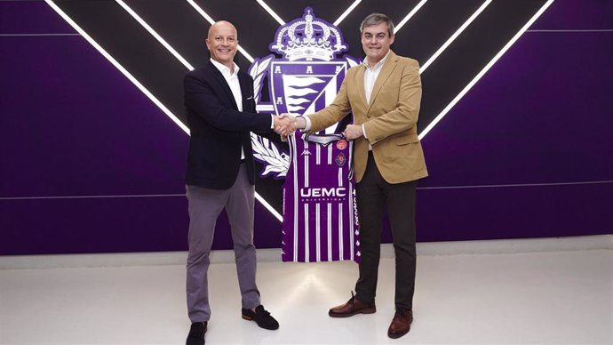 El consejero delegado del Real Valladolid, Matthieu Fenaert, y el presidente del Club Baloncesto Ciudad de Valladolid, Lorenzo Alonso Nistal, rubricaron formalmente el convenio.