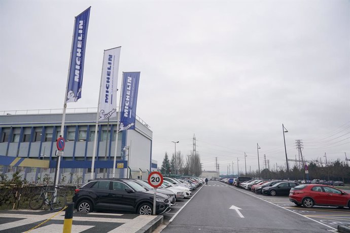 Archivo - Acceso a la fábrica Michelin en Vitoria, a 16 de enero de 2024, en Vitoria, Álava, País Vasco (España). 