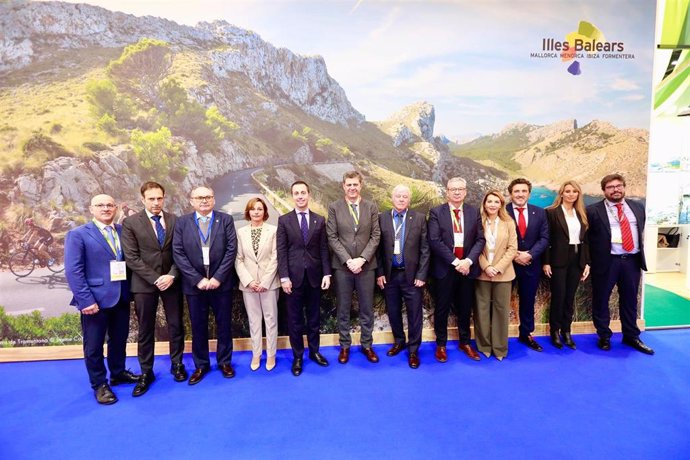 El conseller de Turismo, Cultura y Deportes, Jaume Bauzà, junto con la delegación balear en la World Travel Market (WTM) de Londres.