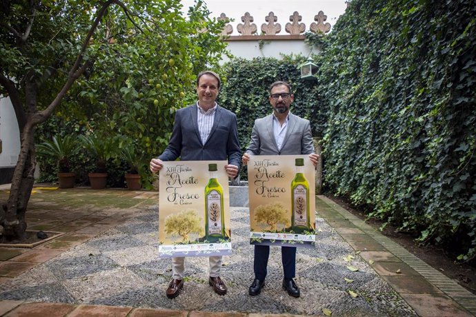 Cerrillo y Romero presentan el cartel de la XIII Fiesta del Aceite Fresco de Cabra.