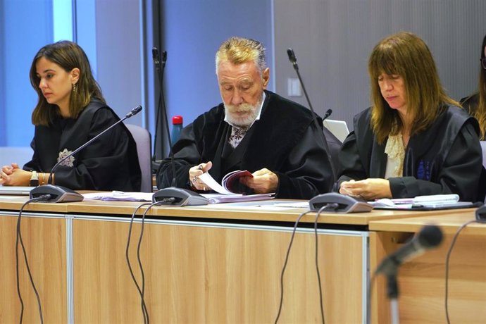 El abogado de la acusación particular, Marcos García-Montes, durante la celebración de la primera sesión del juicio por el crimen de Cuzcurrita