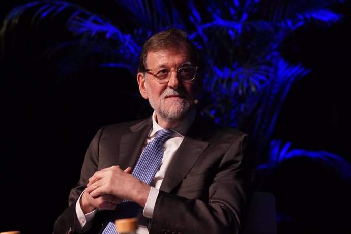 El expresidente del Gobierno Mariano Rajoy  durante un encuentro dentro del ciclo de conferencias 'Diálogos de la España constitucional', a 23 de octubre de 2024 en Málaga (Andalucía, España). 