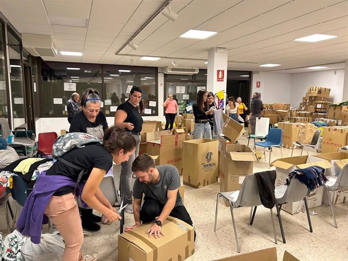 Recogida de donaciones para Valencia en un centro cívico de Granada