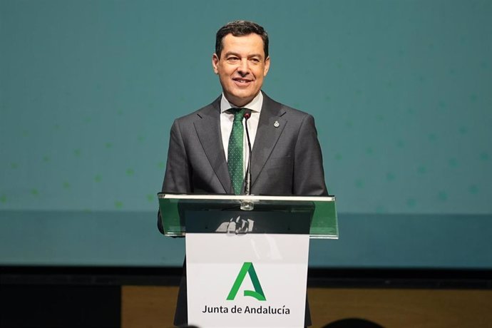 El presidente de la Junta de Andalucía, Juanma Moreno, en el acto de inauguración del Congreso de Cambio Climático de Andalucía