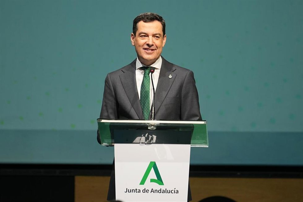 El presidente de la Junta de Andalucía, Juanma Moreno, en el acto de inauguración del Congreso de Cambio Climático de Andalucía