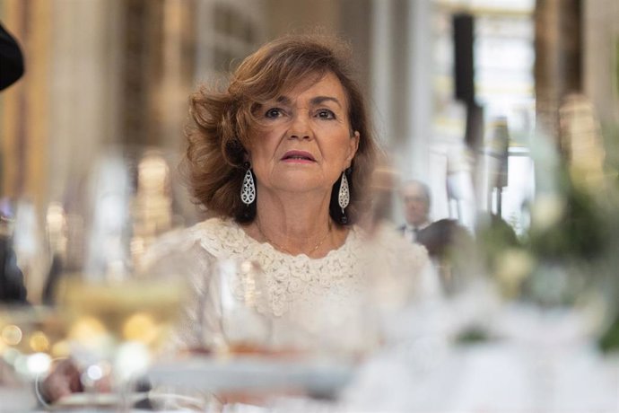 La presidenta del Consejo de Estado, Carmen Calvo, durante la entrega del Premio Gumersindo de Azcárate del Colegio de Registradores, en el Real Casino de Madrid, a 23 de octubre de 2024, en Madrid (España). El premio al Consejo de Estado, institución que