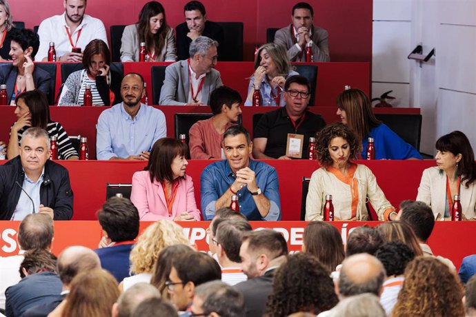 Archivo - El secretario general del PSOE y presidente del Gobierno, Pedro Sánchez (c), durante la reunión del Comité Federal del PSOE, en la sede federal del PSOE, a 7 de septiembre de 2024, en Madrid (España). Sánchez ha presidido hoy la reunión del Comi