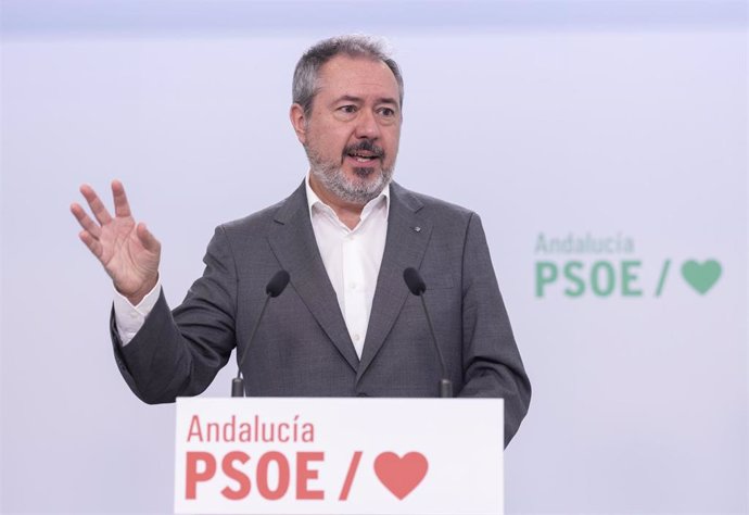 El secretario general del PSOE-A, Juan Espadas, en rueda de prensa. (Foto de archivo).