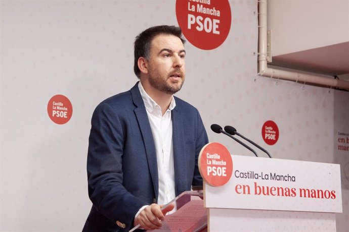 El portavoz de Empleo y Agricultura del grupo socialista en las Cortes regionales, Antonio Sánchez Requena.