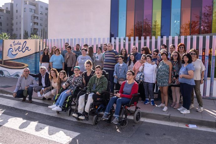 Presentación de la nueva fachada de la sede de A Toda Vela.