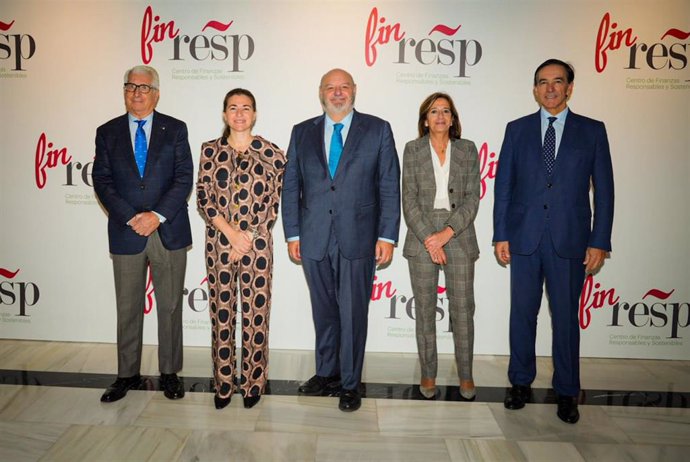 Representantes de las asociaciones fundadoras de Finresp durante la presentación de la Memoria Social del Sector Financiero 2023, en Madrid a 5 de noviembre de 2024.