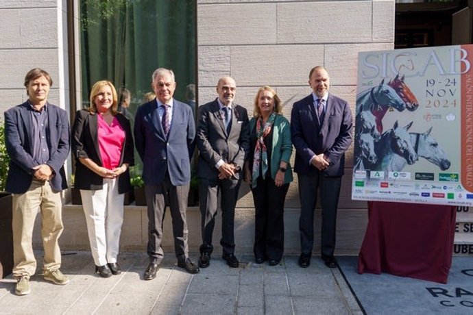 Foto de grupo de las autoridades en la presentación de Sicab