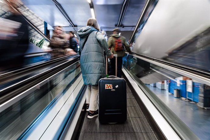 Pasajeros en la estación de tren de Atocha, a 21 de octubre de 2024, en Madrid (España). 