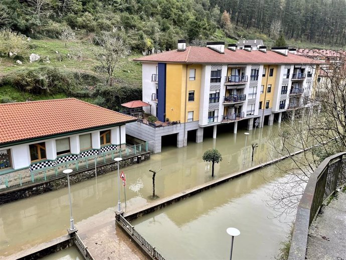 Archivo - Inundaciones en la localidad guipuzcoana de Mendaro