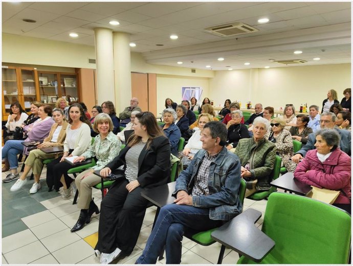 Jornada de sensibilización con motivo del Día Internacional de las Personas Cuidadoras, celebrada en Gijón.