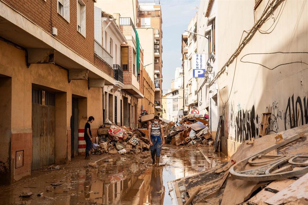 Estragos ocasionados por la DANA, a 5 de noviembre de 2024, en Catarroja, Valencia, Comunidad Valenciana (España). Hoy, se cumple una semana desde que la DANA arrasara la Comunitat Valenciana. Hasta el momento, hay 211 víctimas mortales y cuantiosos dañ