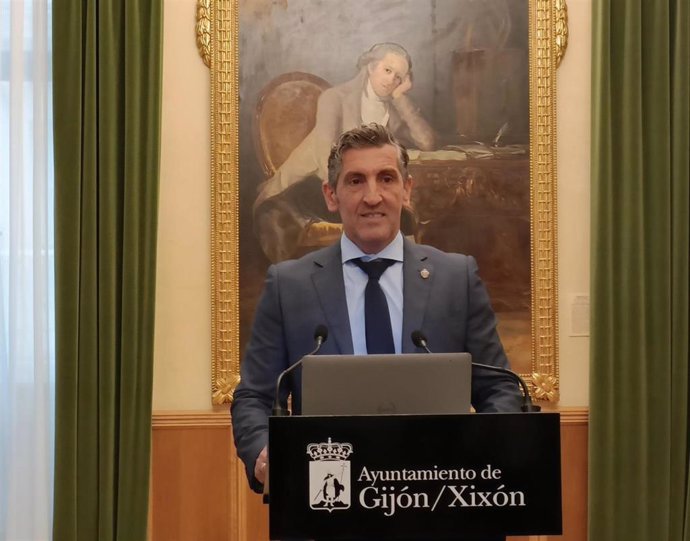 Rueda de prensa del concejal de Deportes y Educación del Ayuntamiento de Gijón, Jorge Pañeda, en el Consistorio gijonés.