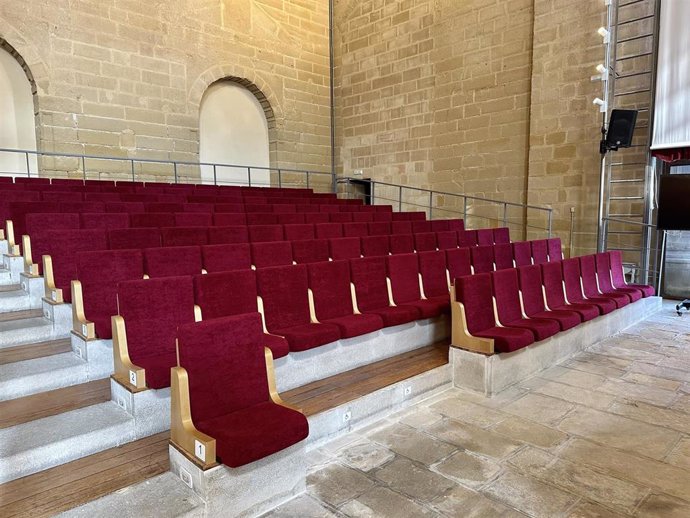 Imagen del Auditorio de San Francisco tras el cambio de butacas y mejoras en la accesibilidad