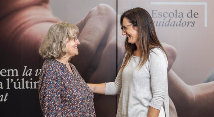 La Fundación La Caixa ayuda a familiares de personas con enfermedades avanzadas a través de la Escuela de Cuidadores de su programa para la Atención Integral a Personas con Enfermedades Avanzadas