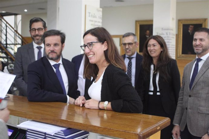 Regina Apalategui presenta candidatura a la Abogacía de Málaga.