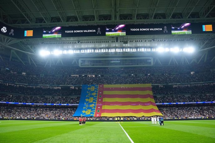 Homenaje en el Santiago Bernabéu a las víctimas de la DANA en Valencia.