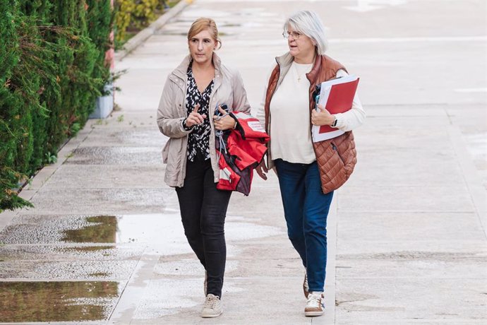 La consellera de Justicia e Interior de la Generalitat valenciana, Salomé Pradas (i), llega a la reunión del Centro de Coordinación Operativo Integrado (CECOPI).