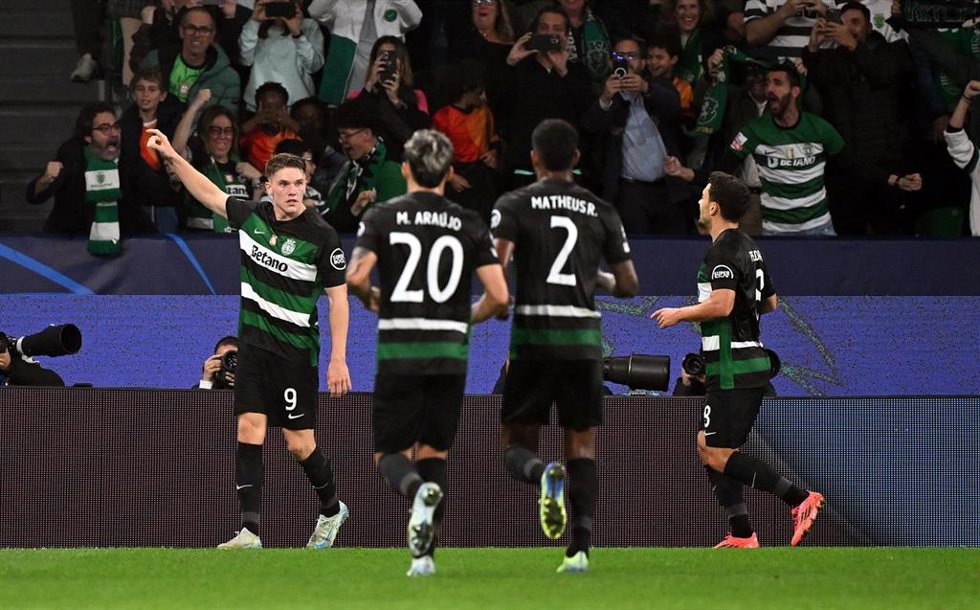 Viktor Gykeres celebra uno de sus goles en el Sporting-Manchester City