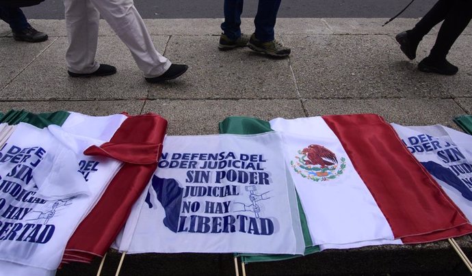 Archivo - Manifestación en protesta por la reforma judicial impulsada por el expresidente Andrés Manuel López Obrador