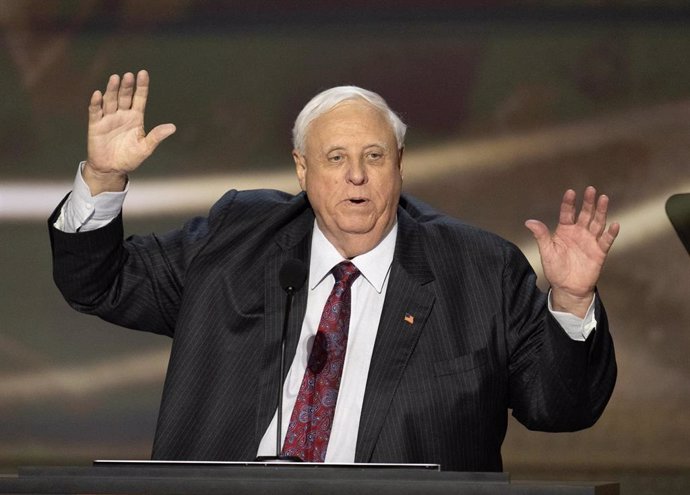 Archivo - El gobernador republicano de Virginia Occidental, Jim Justice 