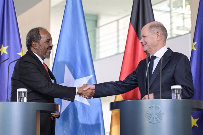 El presidente de Somalia, Hasán Sheij Mohamud, y el canciller alemán, Olaf Scholz