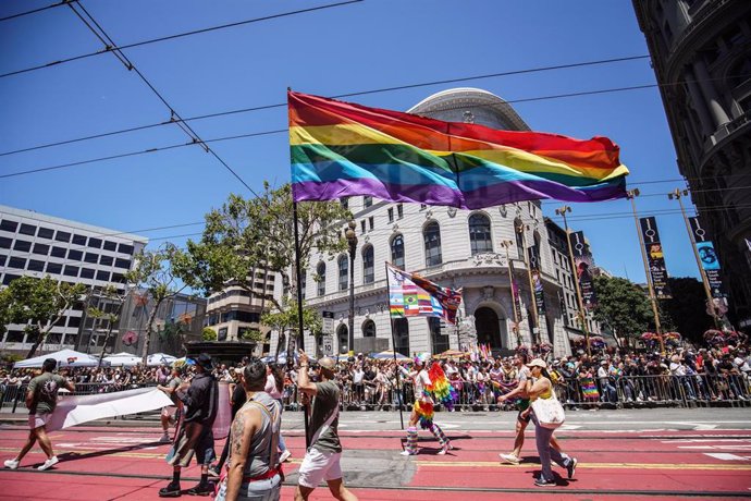 Archivo - Marcha por los derechos de la comunidad LGTB en San Francisco, California