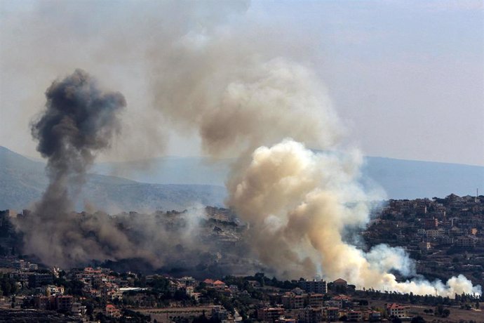 Columnas de humo tras varios bombardeos del Ejército de Israel contra Jiam, en el sur de Líbano (archivo)