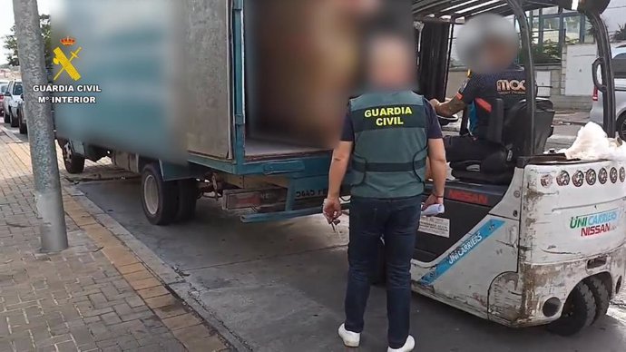 Operación de la Guardia Civil en Sevilla contra la compra-venta fraudulenta de electrodomésticos.