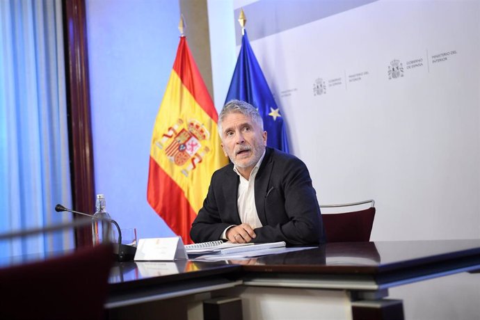 El ministro del Interior, Fernando Grande-Marlaska, durante la reunión del comité de crisis en el Ministerio el pasado 30 de octubre