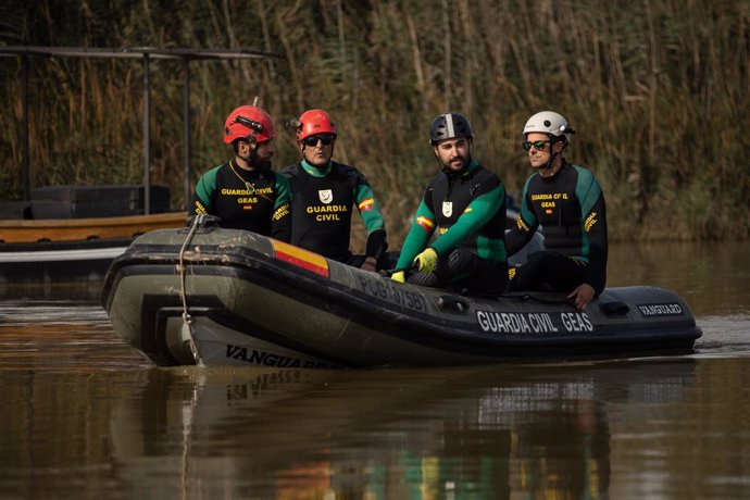 Desplegament d'efectius de la Guàrdia Civil en busca de desapareguts a l'Albufera de València