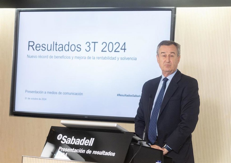 El consejero delegado de Banco Sabadell, César González-Bueno, durante una rueda de prensa, en el auditorio del Banco Sabadell, a 31 de octubre de 2024, en Madrid (España).