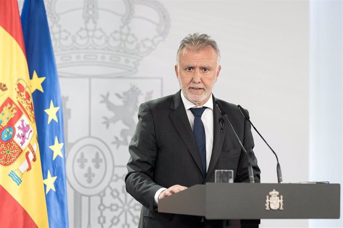 El ministro de Política Territorial y Memoria Democrática, Ángel Víctor Torres, durante una rueda de prensa, en el Palacio de la Moncloa, a 31 de octubre de 2024, en Madrid (España). 