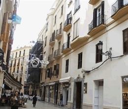 Adif pone a la venta mediante subasta pública un local en Málaga