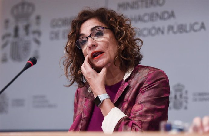 Archivo - La ministra de Hacienda y Función Pública, María Jesús Montero, comparece en rueda de prensa, en el Ministerio de Hacienda, a 29 de septiembre de 2022, en Madrid, (España). 