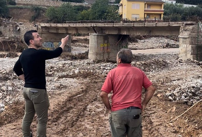 El presidente de la Diputació de València, Vicent Mompó, firmará en las próximas horas el decreto que permitirá adjudicar por procedimiento de emergencia las obras de reconstrucción en 26 puentes que tienen un especial valor estratégico para facilitar el