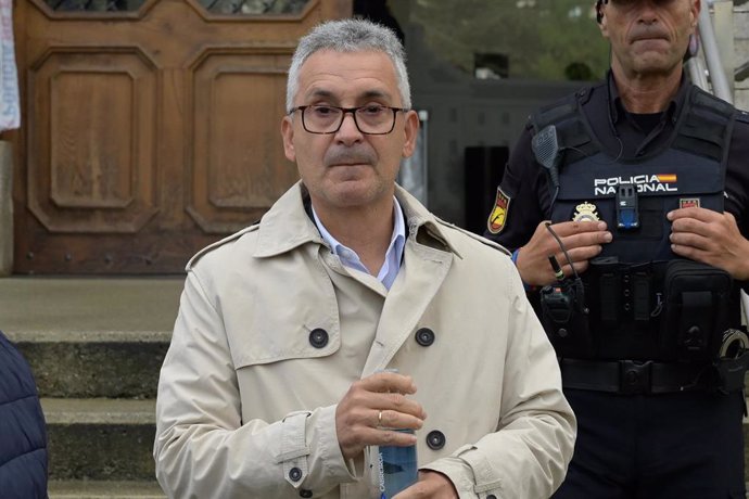 El padre de Samuel Luiz, Maxsoud Luiz, a la salida del juicio por la paliza mortal a su hijo en el día en que prestó declaración