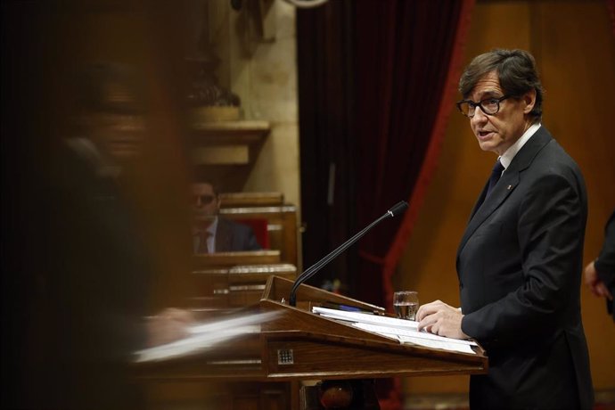 El presidente de la Generalitat de Catalunya, Salvador Illa, durante su comparecencia para explicar la gestión del Govern de la DANA en Catalunya en el Parlament