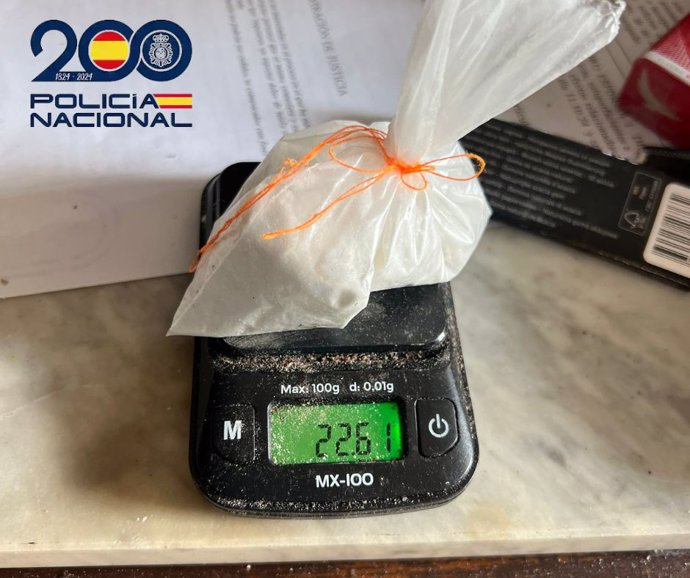 Imagen de una bolsa de cocaína pesada por la Policía 