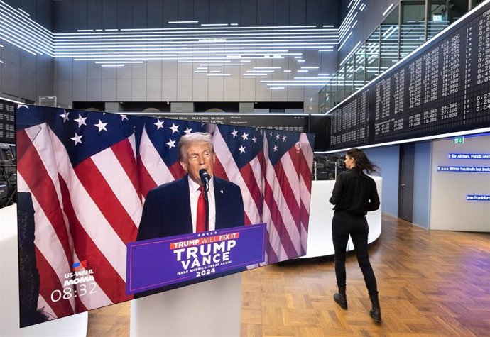 06 November 2024, Berlin, Frankfurt/Main: A speech by US presidential candidate Donald Trump is broadcasted live on a monitor in the trading hall of Deutsche Boerse in Frankfurt. Meanwhile, Trump has declared himself the winner of the election. Photo: Bor