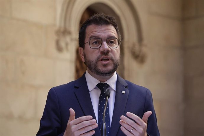 Archivo - El presidente de la Generalitat, Pere Aragonès, interviene durante la celebración del Día de la República, en el Palau de la Generalitat, a 14 de abril de 2024, en Barcelona, Catalunya (España). Dicho acto se celebra 93 años después de que su an