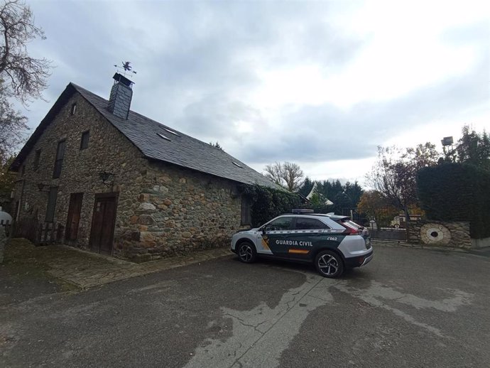 Agentes de la Guardia Civil en San Román de Bembibre (León)-.