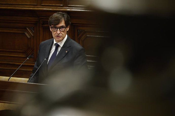 El presidente de la Generalitat de Catalunya, Salvador Illa, durante su comparecencia para explicar la gestión del Govern de la DANA en Catalunya en el Parlament 