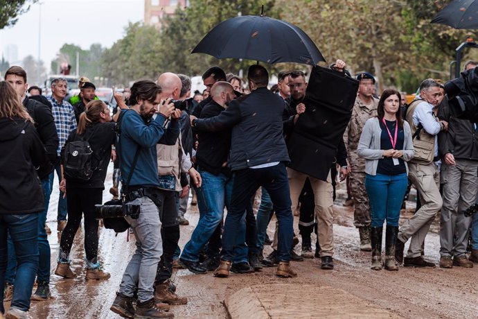 El president del Govern, Pedro Sánchez, durant la seua visita a una zona afectada per la DANA, a 3 de novembre de 2024, a Paiporta, València, Comunitat Valenciana 