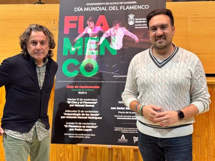 El delegado municipal de Cultura, Christopher Rivas, junto al bailaor Javier Barón.